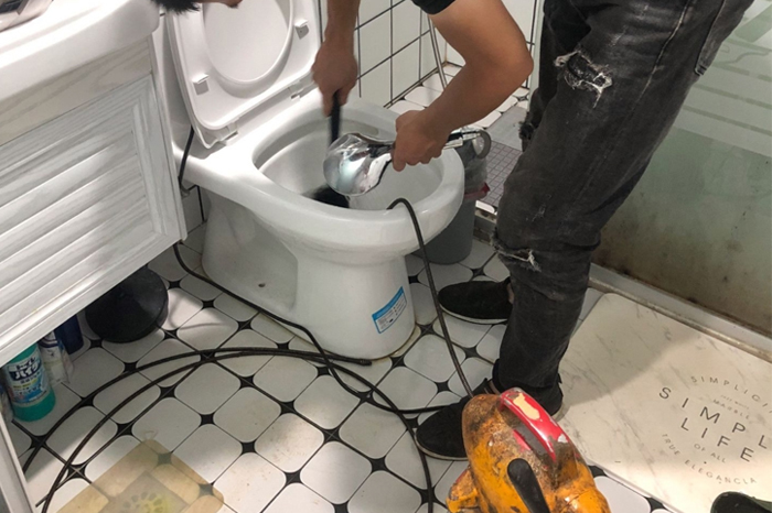 任丘马桶堵塞自己疏通还是找师傅?专业上门服务让你省时更省心