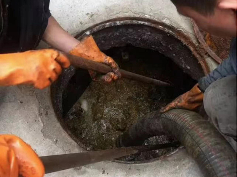 任丘清理化粪池时如何避免沼气的危害?